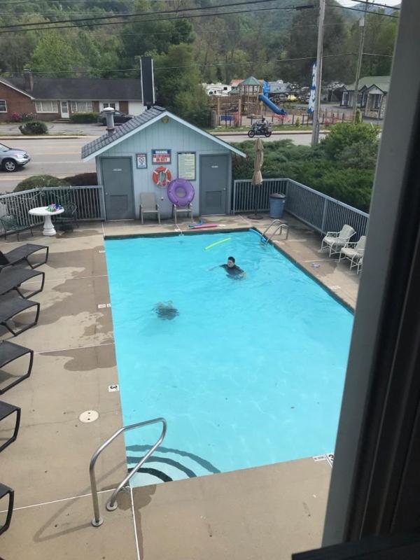 Four Seasons Motel 2*