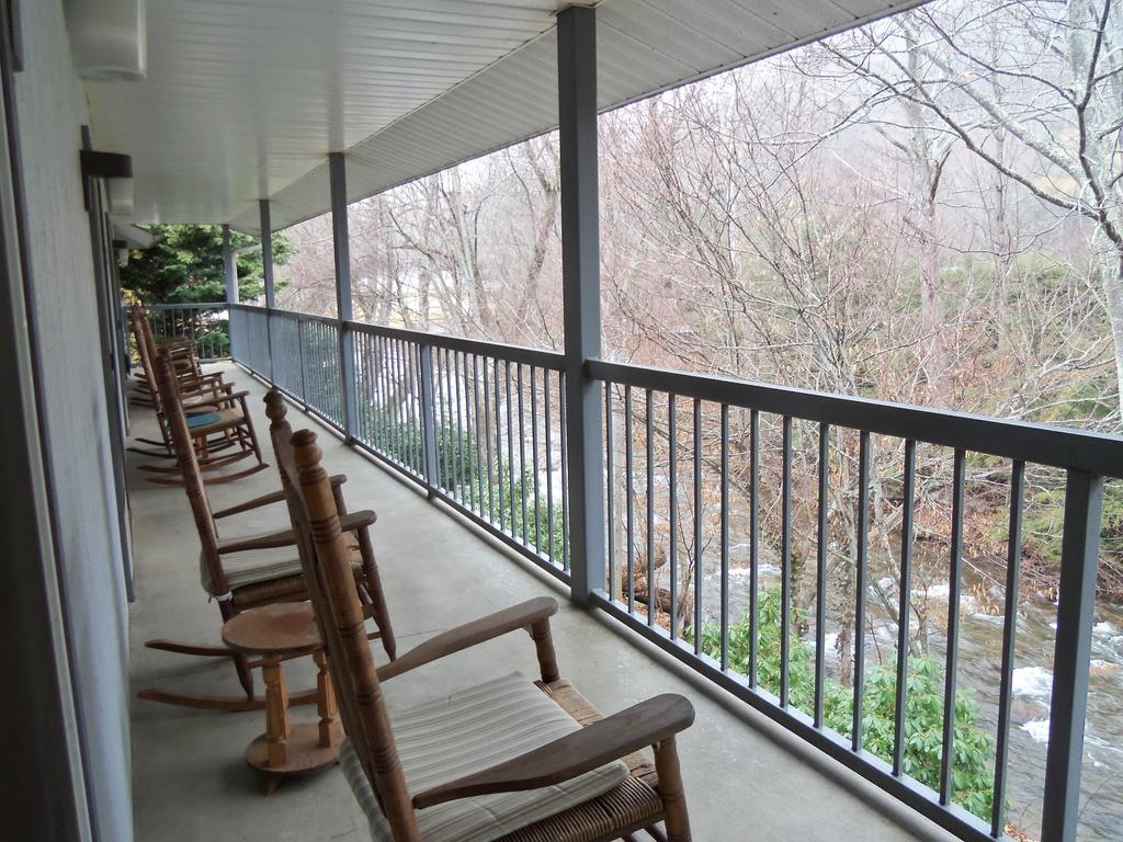 Four Seasons Motel
